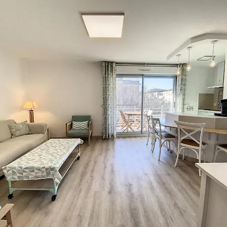 Pretty In Apartment *